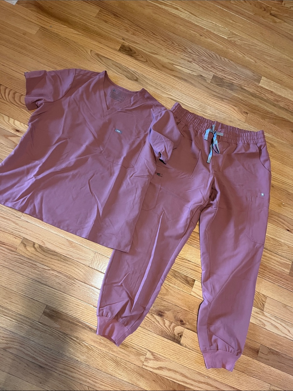 Figs mauve set